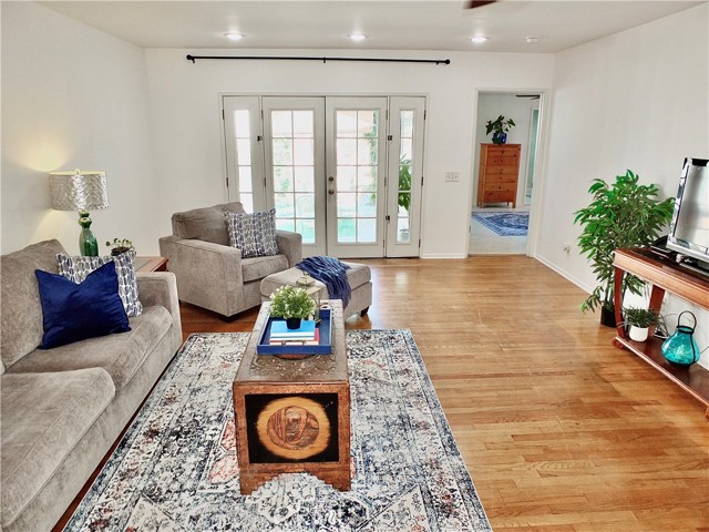 4306 Hackett Avenue, Lakewood CA: https://media.crmls.org/medias/2d2f5601-3351-46d5-b6db-2298700475fa.jpg