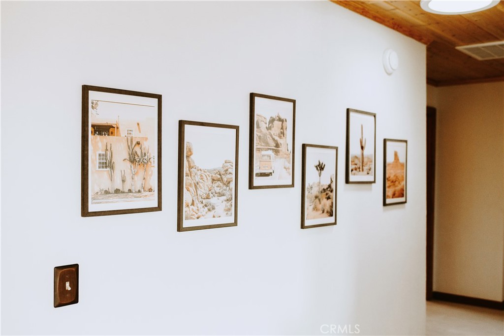 https://media.crmls.org/medias/2d2f5741-2de1-4913-a906-185622102819.jpg?preset=X-Large