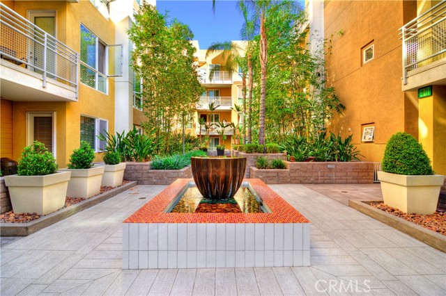 Detail Gallery Image 14 of 28 For 21301 Erwin St #523,  Woodland Hills,  CA 91367 - 2 Beds | 2 Baths