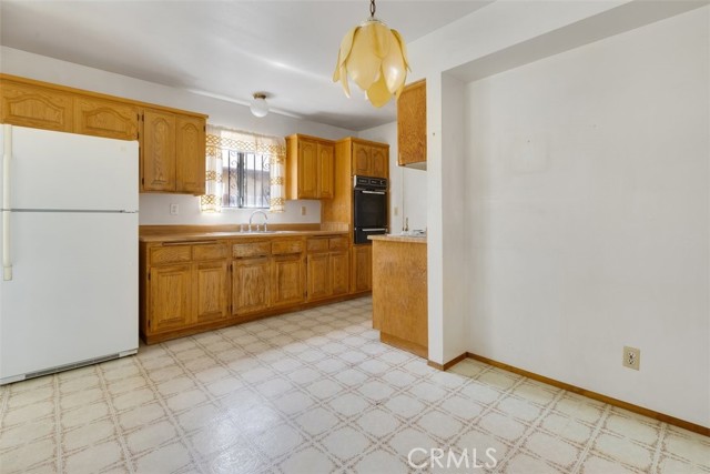 2145 Marin Way photo 2