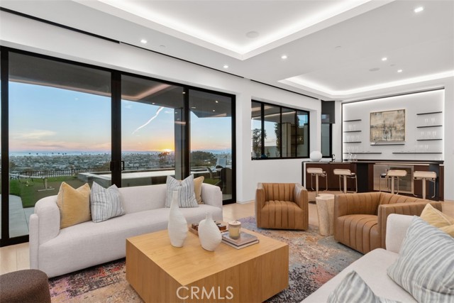 Detail Gallery Image 32 of 58 For 1207 Dolphin Ter, Corona Del Mar,  CA 92625 - 6 Beds | 6/2 Baths