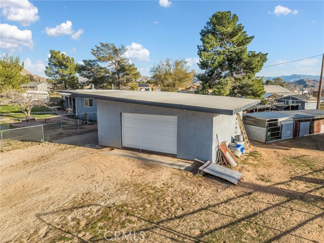 Detail Gallery Image 4 of 30 For 22977 El Centro, Apple Valley,  CA 92307 - 3 Beds | 1 Baths