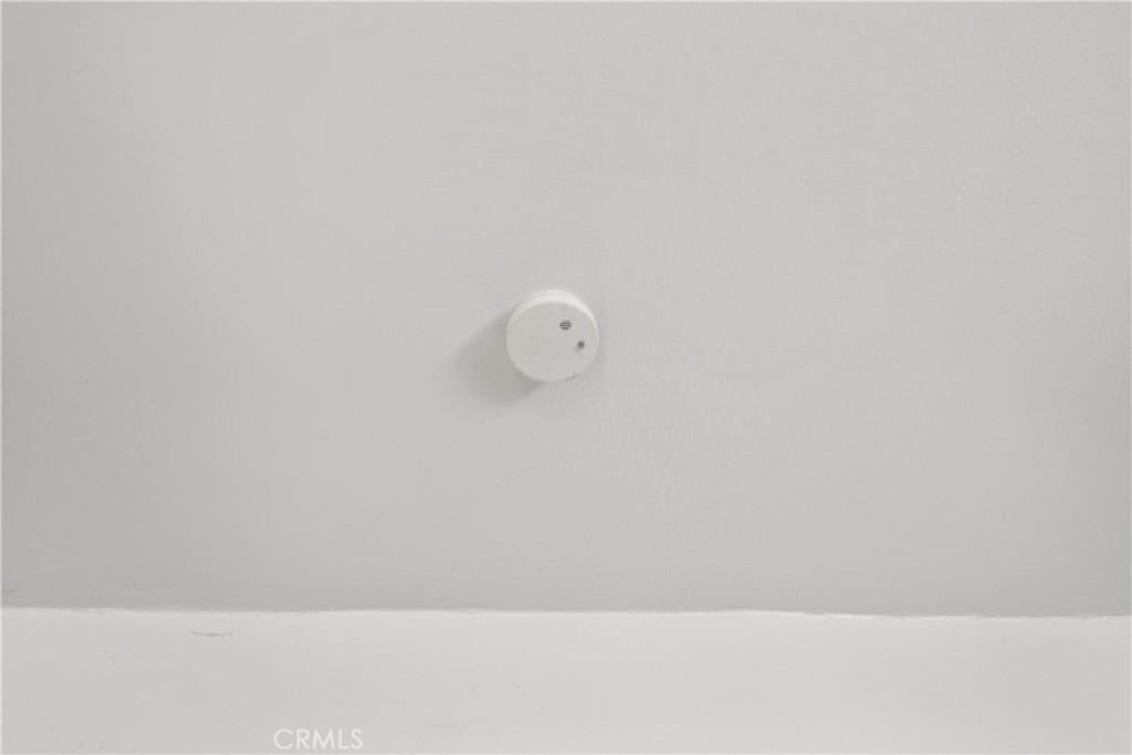 https://media.crmls.org/medias/2d33a54e-3136-46af-9deb-ad553bd3ecbc.jpg?preset=X-Large