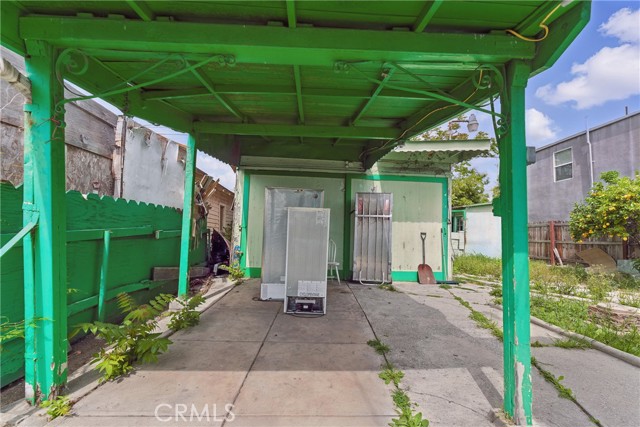 5823 Madden Avenue, Los Angeles CA: https://media.crmls.org/medias/2d33d49c-78c5-411d-a636-3f2e84938bd3.jpg