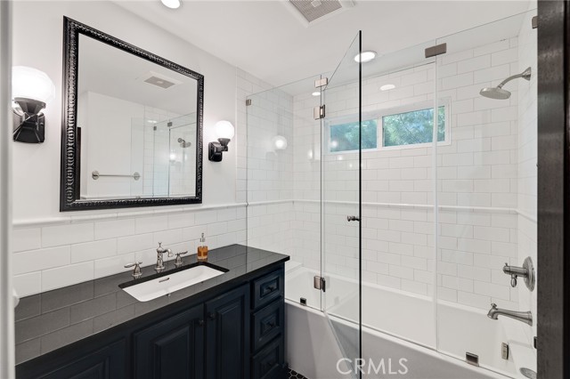 257 Vista Del Parque, Redondo Beach, California 90277, 3 Bedrooms Bedrooms, ,1 BathroomBathrooms,Residential,Sold,Vista Del Parque,SB23149289