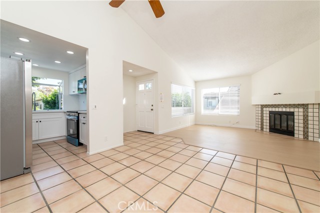 Detail Gallery Image 10 of 16 For 51 Stanford #82,  Irvine,  CA 92612 - 2 Beds | 2 Baths