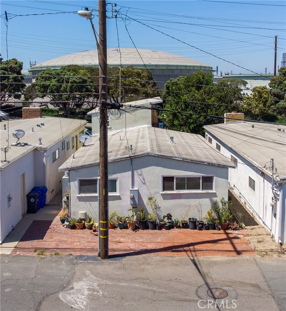 522 Rosecrans Avenue, Manhattan Beach, California 90266, 3 Bedrooms Bedrooms, ,2 BathroomsBathrooms,Residential,Sold,Rosecrans,SB21123330