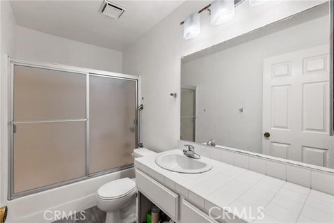 https://media.crmls.org/medias/2d3720c7-2ff1-4b0f-95bb-cbdf1fe01504.jpg?preset=X-Large