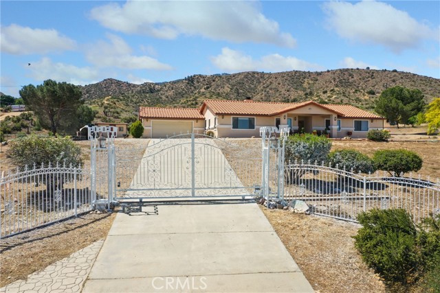 Detail Gallery Image 10 of 43 For 475 Maria Rd, Pinon Hills,  CA 92372 - 3 Beds | 2/1 Baths