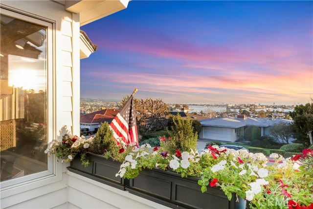 Detail Gallery Image 18 of 51 For 520 Kings, Newport Beach,  CA 92663 - 4 Beds | 4 Baths