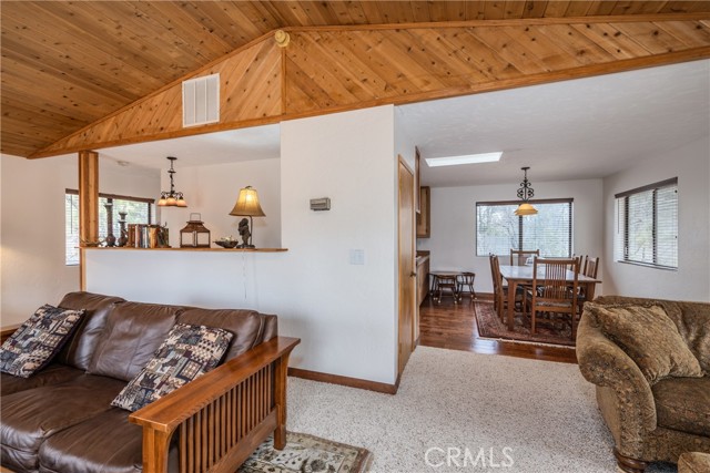 Detail Gallery Image 8 of 35 For 1772 Columbine Dr, Big Bear City,  CA 92314 - 3 Beds | 2/1 Baths