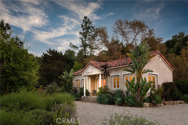 21149 Entrada Road, Topanga CA: https://media.crmls.org/medias/2d387e9c-47dc-4a0b-97f3-067e0c0e2aed.jpg