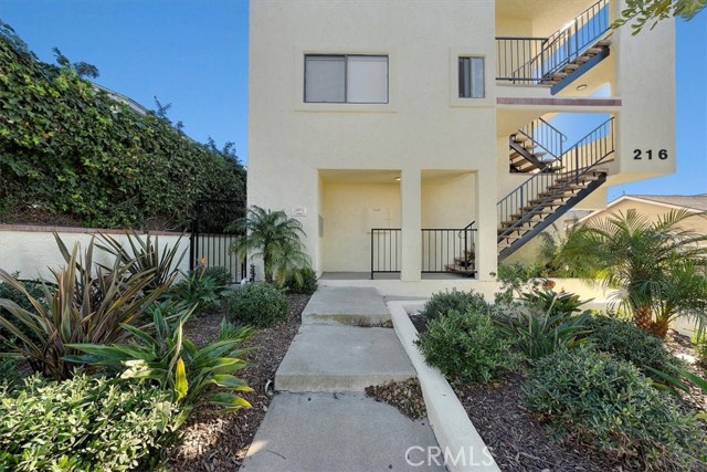 Detail Gallery Image 1 of 16 For 216 Sheldon St #1,  El Segundo,  CA 90245 - 2 Beds | 2 Baths