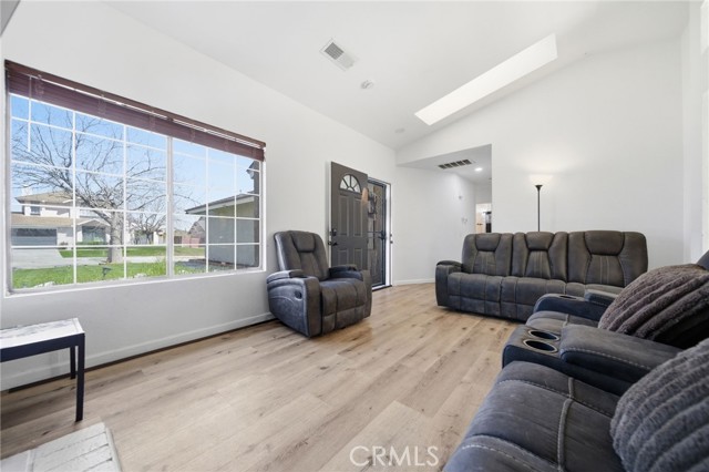 Detail Gallery Image 14 of 46 For 130 Mountainside Dr, Palmdale,  CA 93550 - 3 Beds | 2 Baths