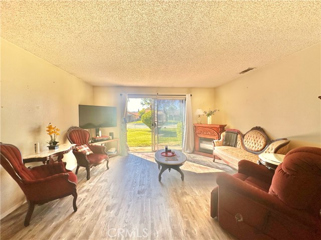 Detail Gallery Image 3 of 31 For 1354 Bushy Tail, San Jacinto,  CA 92583 - 2 Beds | 2 Baths