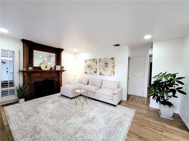 Detail Gallery Image 3 of 22 For 3034 N Ocana, Long Beach,  CA 90808 - 5 Beds | 2 Baths