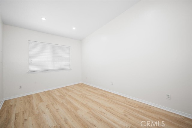 5740 S Glennie Lane, Los Angeles CA: https://media.crmls.org/medias/2d39abb3-d77e-4b6c-a740-1039d1aeac87.jpg