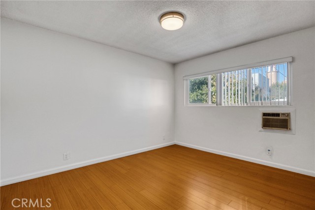 Detail Gallery Image 10 of 17 For 6643 De Longpre #5,  Los Angeles,  CA 90028 - 2 Beds | 2 Baths