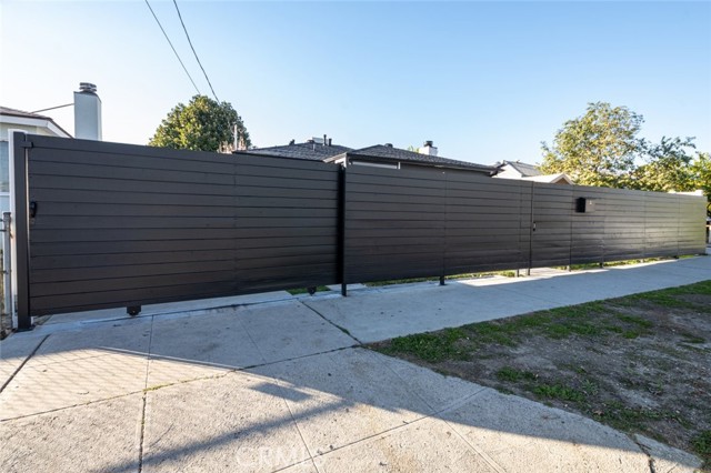 6225 Noble Avenue, Van Nuys CA: https://media.crmls.org/medias/2d3a3e6a-65b4-4c6b-bb45-e3d82f2c7177.jpg