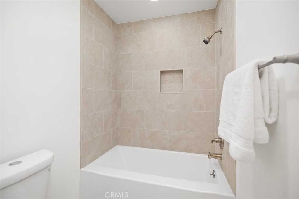 https://media.crmls.org/medias/2d3abdca-ea8e-4fcc-8ea8-eaee484365f9.jpg?preset=X-Large