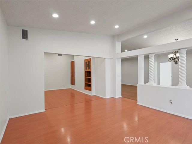 Detail Gallery Image 11 of 23 For 8501 Enfield Avenue, Northridge,  CA 90011 - 4 Beds | 2 Baths