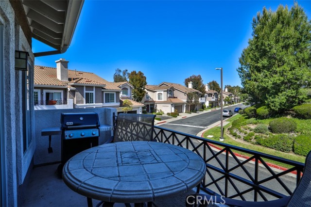 8025 E Sandstone Drive, Anaheim Hills CA: https://media.crmls.org/medias/2d3b7bf2-ba89-4a3a-9363-86ef1700640e.jpg