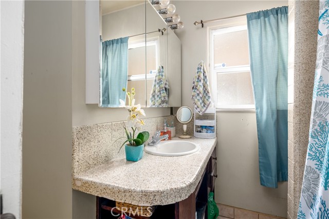 Detail Gallery Image 9 of 29 For 2402 N Lugo Ave, San Bernardino,  CA 92404 - 5 Beds | 2/1 Baths