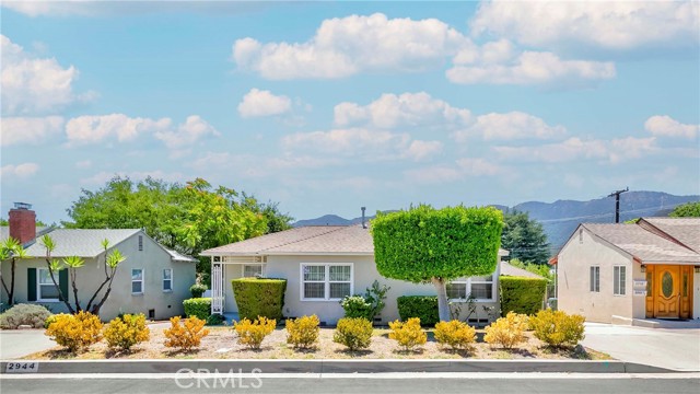 Detail Gallery Image 1 of 52 For 2944 Mayfield Ave, La Crescenta,  CA 91214 - 3 Beds | 2 Baths