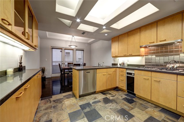 12841 Bloomfield Street, Studio City CA: https://media.crmls.org/medias/2d3d4fb7-796f-4d1e-86c5-f85c93fc89bc.jpg