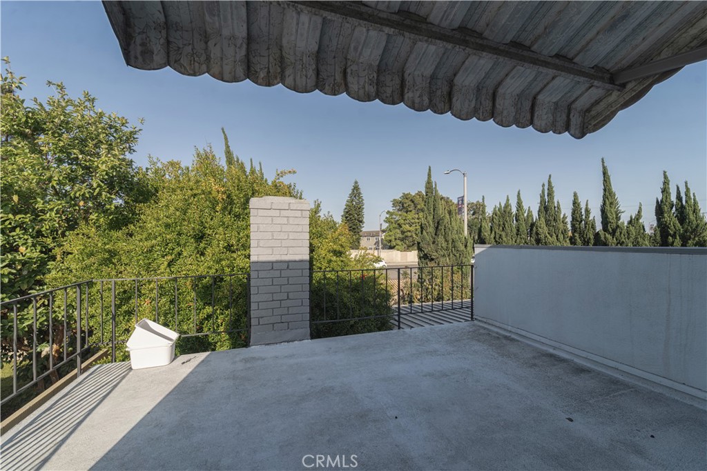 https://media.crmls.org/medias/2d3d6a87-b32c-45c5-8735-de4f9d2587da.jpg?preset=X-Large