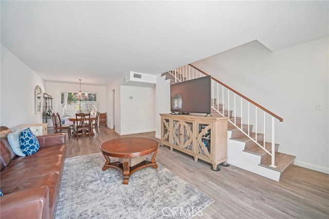 Detail Gallery Image 3 of 21 For 9950 Reseda Bld #7,  Northridge,  CA 91324 - 3 Beds | 2/1 Baths