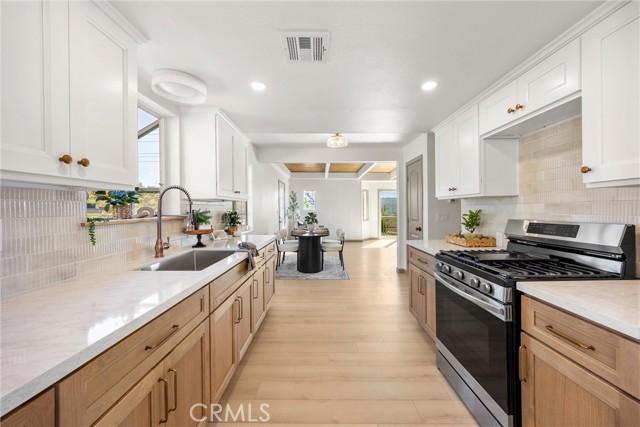 Detail Gallery Image 9 of 44 For 1113 N Grass Valley, Lake Arrowhead,  CA 92352 - 4 Beds | 2 Baths