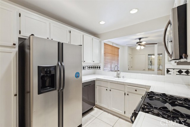 Detail Gallery Image 19 of 25 For 14315 Riverside Dr #209,  Sherman Oaks,  CA 91423 - 2 Beds | 2 Baths