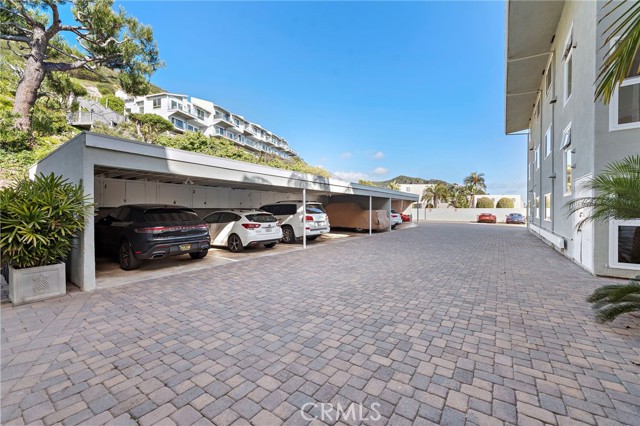 21703 Ocean Vista Drive, Laguna Beach CA: https://media.crmls.org/medias/2d3f5514-f887-48cf-b418-258affe425c4.jpg