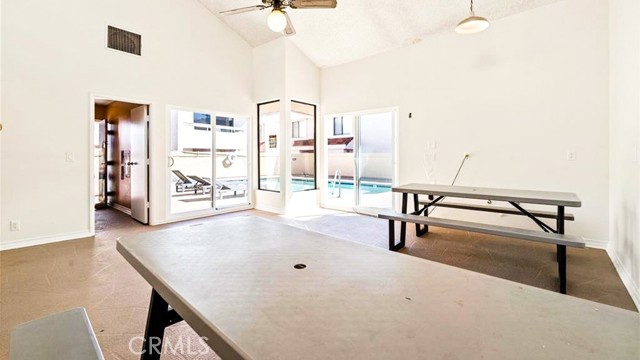 Detail Gallery Image 20 of 21 For 9906 Owensmouth Ave #7,  Chatsworth,  CA 91311 - 3 Beds | 2/1 Baths