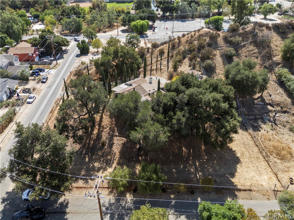 https://media.crmls.org/medias/2d400095-4598-4ed2-8c81-7feb169aabf2.jpg?preset=X-Large