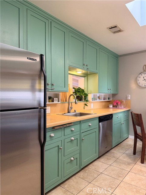 Detail Gallery Image 29 of 54 For 2925 Knoxville, Long Beach,  CA 90815 - 4 Beds | 2 Baths