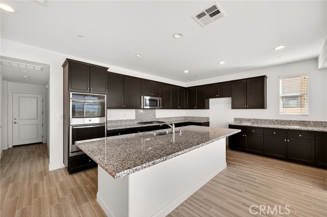 Detail Gallery Image 12 of 75 For 24429 Payton Dr, Lake Elsinore,  CA 92532 - 4 Beds | 3 Baths