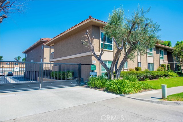 611 S La Veta Park Circle, Orange CA: https://media.crmls.org/medias/2d428803-850c-4a17-beb4-dbb501ce385c.jpg