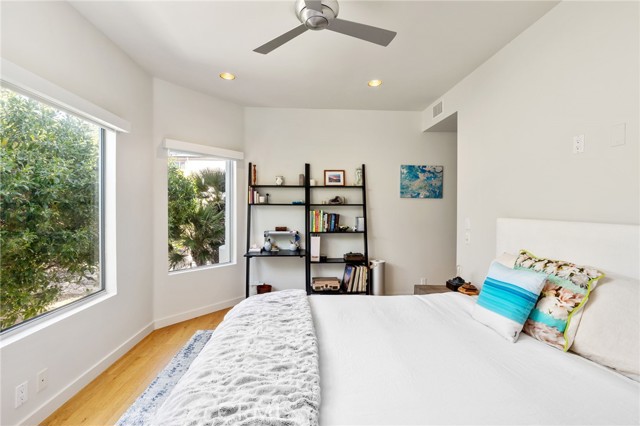 Detail Gallery Image 24 of 35 For 36 15th St, Hermosa Beach,  CA 90254 - 4 Beds | 4 Baths