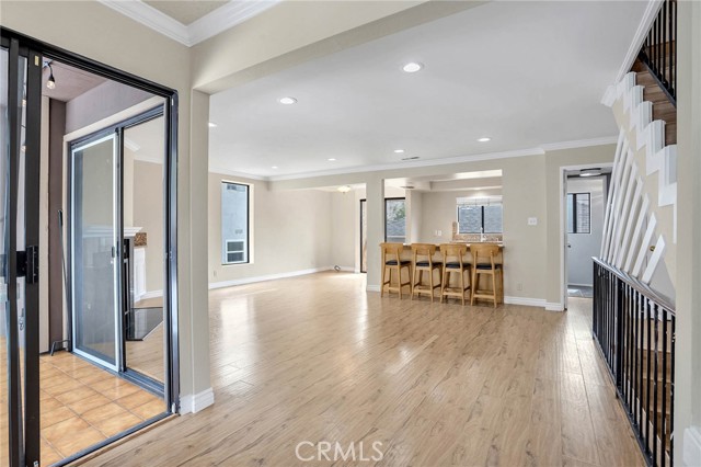 Detail Gallery Image 6 of 23 For 1005 Monterey Rd #5,  Glendale,  CA 91206 - 3 Beds | 3 Baths