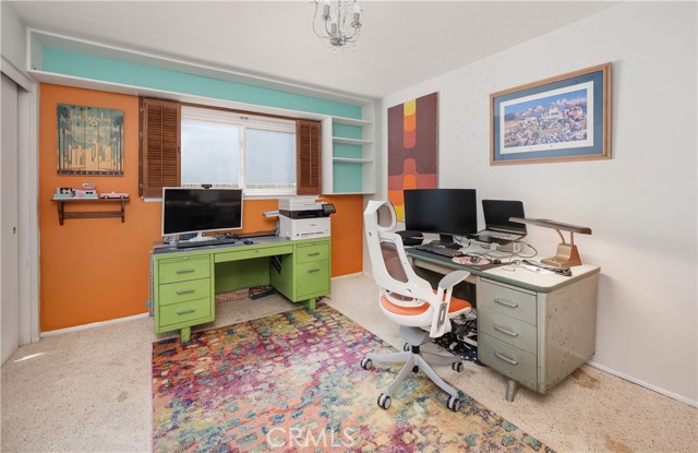 Detail Gallery Image 15 of 40 For 25451 via Macarena, Valencia,  CA 91355 - 5 Beds | 3 Baths