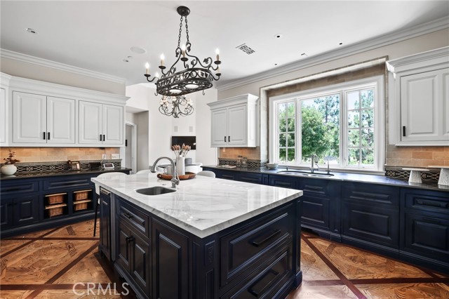 20 Cherry Hills Lane, Newport Beach CA: https://media.crmls.org/medias/2d46039a-dddb-4cd5-83dd-95de4dd387ec.jpg