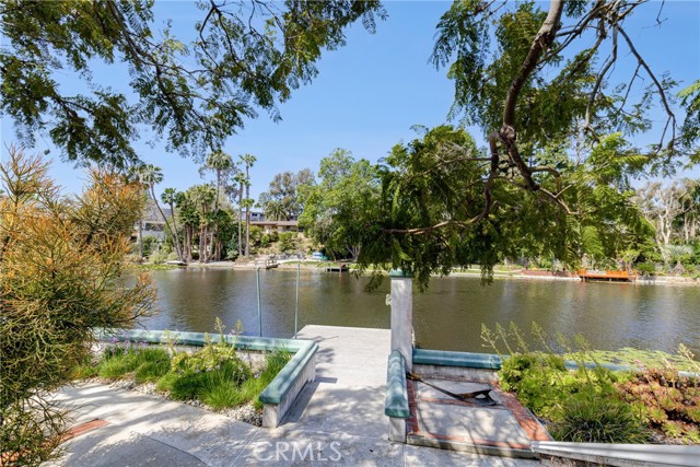 2233 Heather Lane, Newport Beach CA: https://media.crmls.org/medias/2d465d24-7a67-46df-9ea5-779ce65cdb0f.jpg