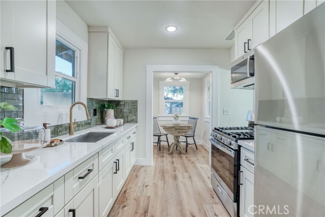 Detail Gallery Image 4 of 25 For 1819 N Vagedes Ave, Fresno,  CA 93705 - 2 Beds | 1 Baths