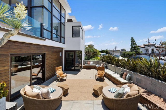 2114 Manhattan Ave, Hermosa Beach CA: https://media.crmls.org/medias/2d46cf80-282a-495d-be9d-d381b121fa98.jpg