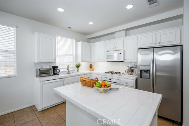 Detail Gallery Image 12 of 40 For 23321 Beachcomber Ln, Valencia,  CA 91355 - 4 Beds | 2/1 Baths