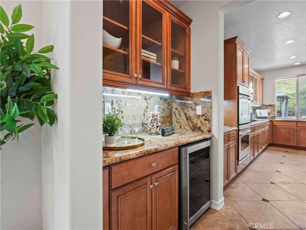 https://media.crmls.org/medias/2d4743d1-d1ac-4fb4-a412-88534f3b9516.jpg?preset=X-Large