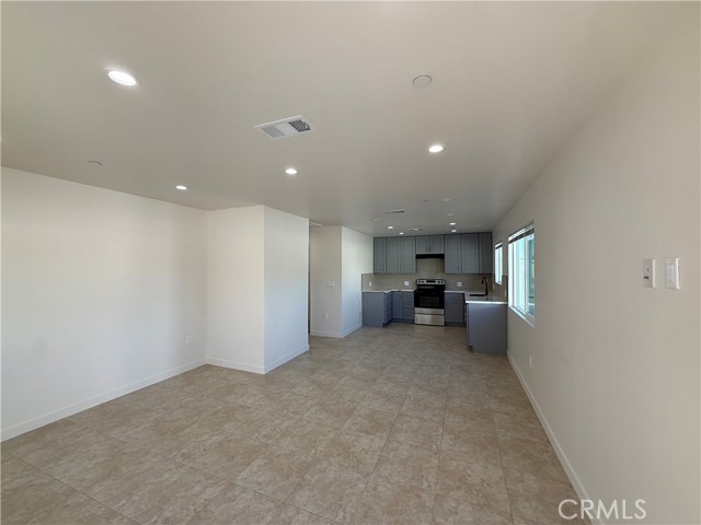 Detail Gallery Image 3 of 9 For 18110 Gault St, Reseda,  CA 91335 - 2 Beds | 1 Baths