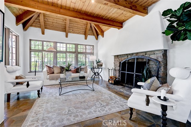 2917 N Poinsettia Avenue, Manhattan Beach CA: https://media.crmls.org/medias/2d47b5b4-fc37-49ba-bce0-fdfb57243e45.jpg